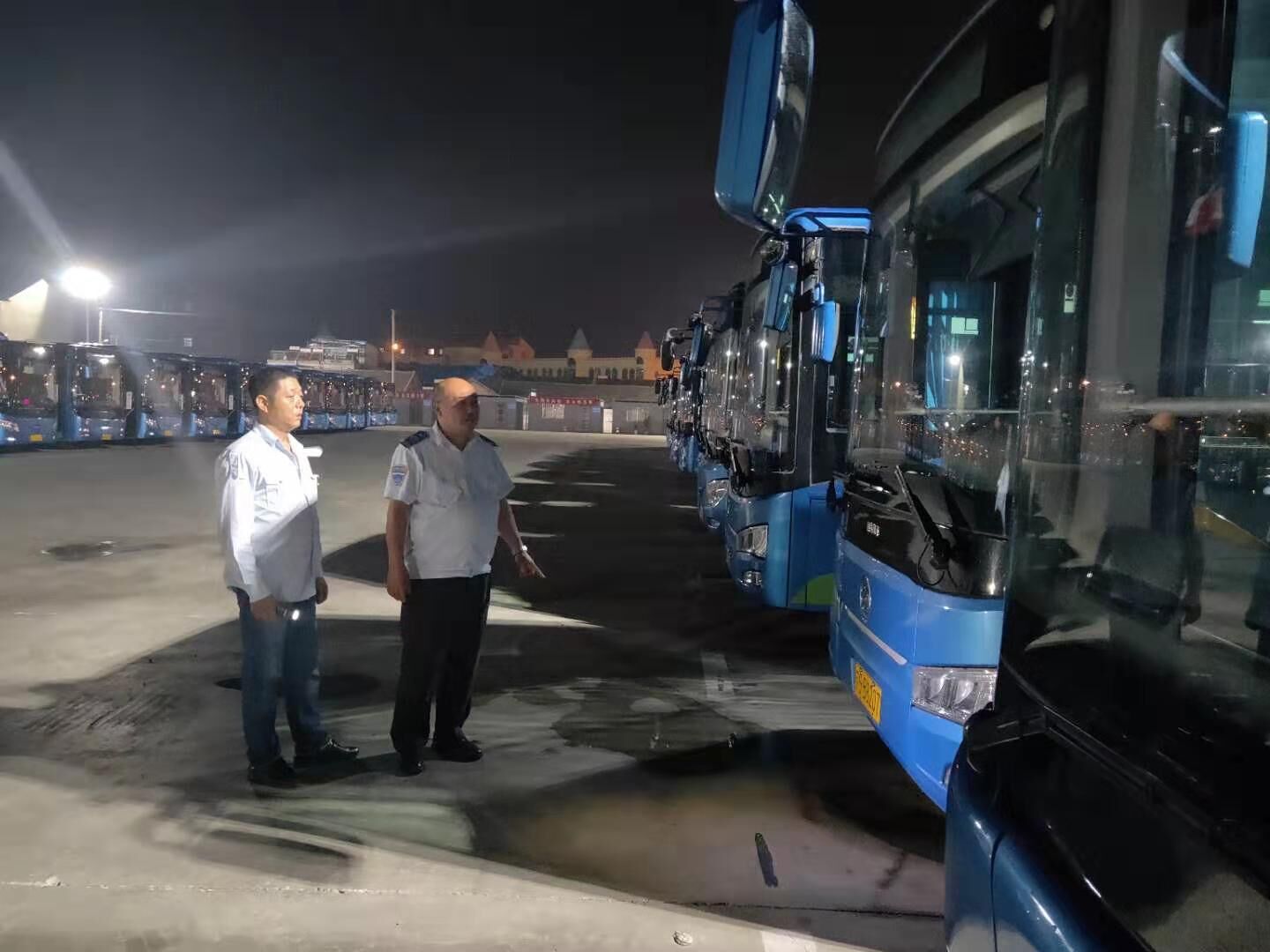 公交集團(tuán)公交事業(yè)一部開展停車場(chǎng)夜查